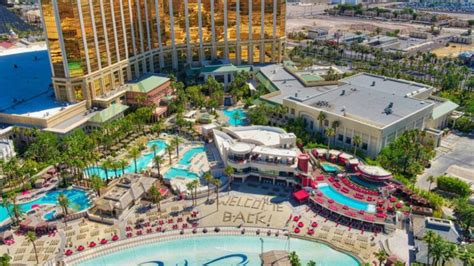 Best Pools in Las Vegas - Lazy Rivers, Wave Pools & More!