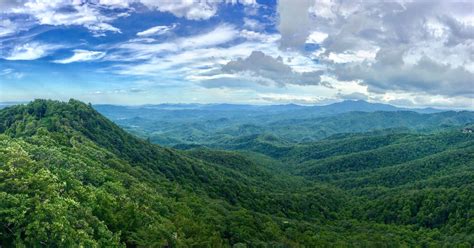 Best hikes near Lake Toxaway, NC - Lita of the Pack