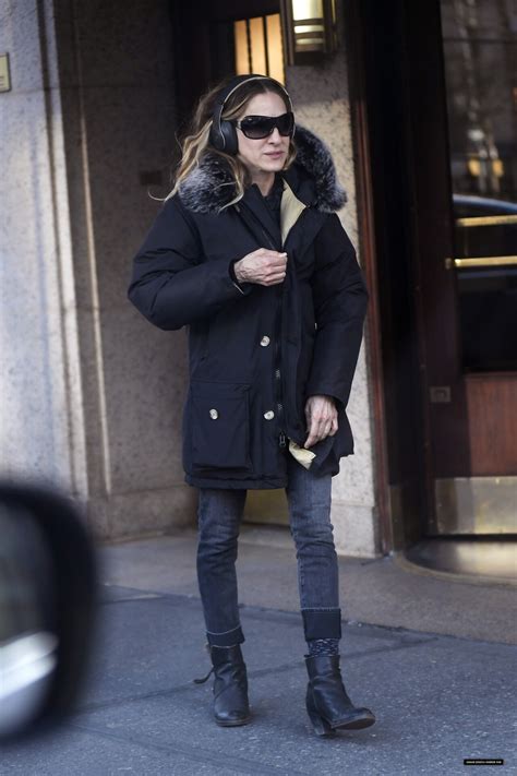 Sarah Jessica Parker Leaving Andy Cohen Apartment February 10, 2019 ...