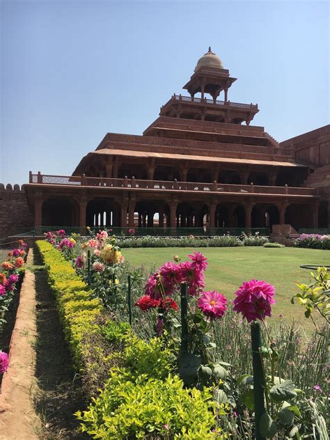 A Well Charted Path | Agra: Taj Many Temples