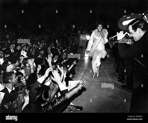 ARETHA FRANKLIN, performing live, c. 1968 Stock Photo - Alamy