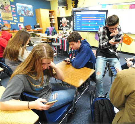 Smartphones, tablets, computers now integral part of most classrooms | The Daily Courier ...