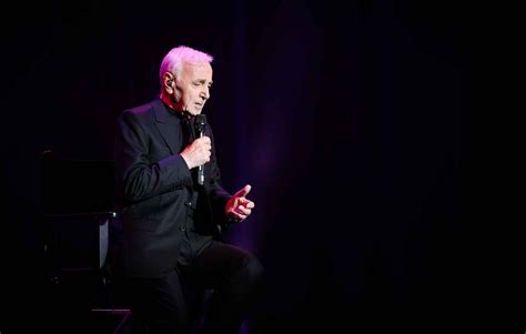 Malade, Charles Aznavour reporte ses concerts