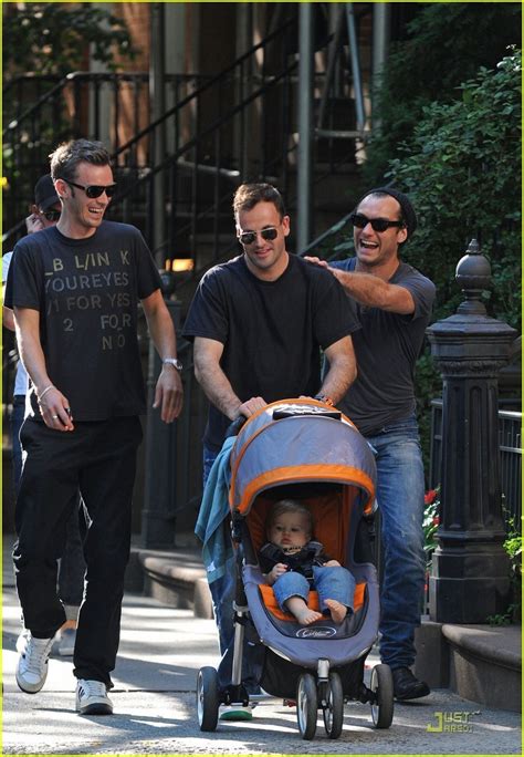 Jude Law, Jonny Lee Miller with son Buster - Jonny Lee Miller Photo ...