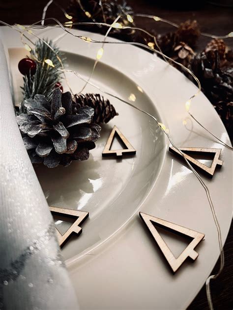 Minimalist Christmas Table Confetti / Christmas Table Decorations ...