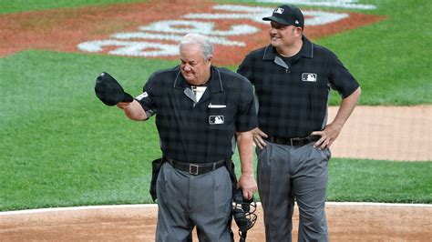 Joe West sets umpire record, is booed at Cardinals-White Sox game