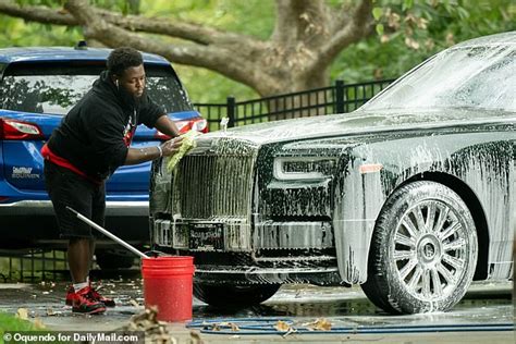 Is Travis Kelce planning to woo Taylor Swift with his Rolls Royce ...