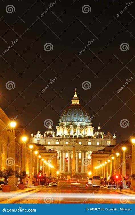 San Pietro Basilica by Night Editorial Photo - Image of lights, church ...