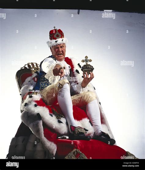 King on throne hi-res stock photography and images - Alamy