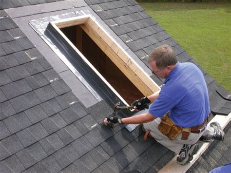 7 Tips To Avoid Skylight Roof Leaks | RoofCalc.org