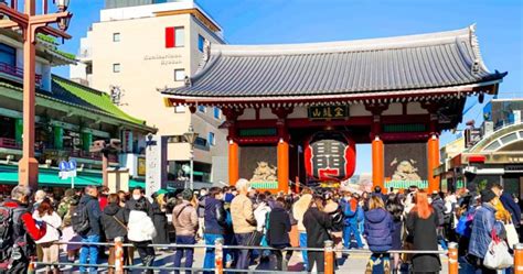 Kaminarimon Gate: Stepping Into History in Asakusa