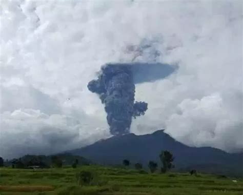 Gunung Marapi Erupsi Lagi, Muntahkan Batu Api - Teropong Media