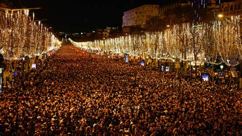 Paris revellers to ring in the New Year footloose and car free