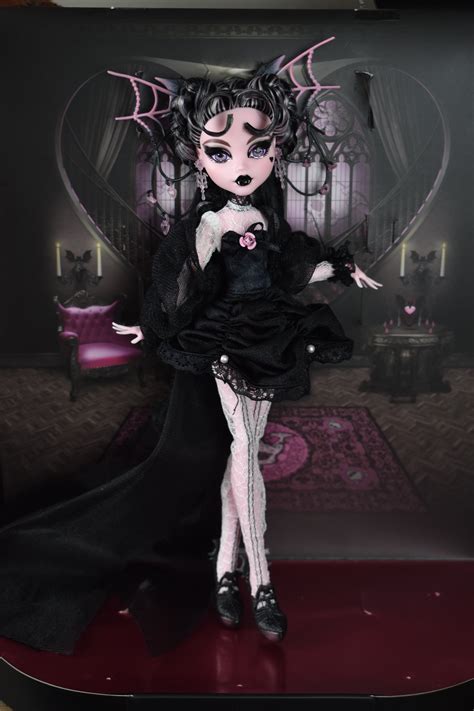 Monster High Draculaura Vampire Heart Collector doll - YouLoveIt.com