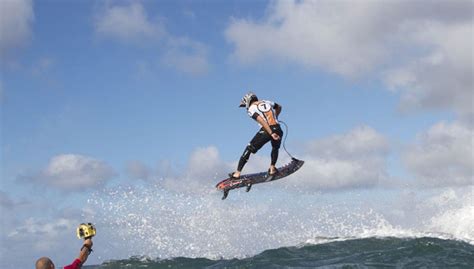 Jet-propelled, planet-friendly surfboard from JetSurf - Theluxecafe