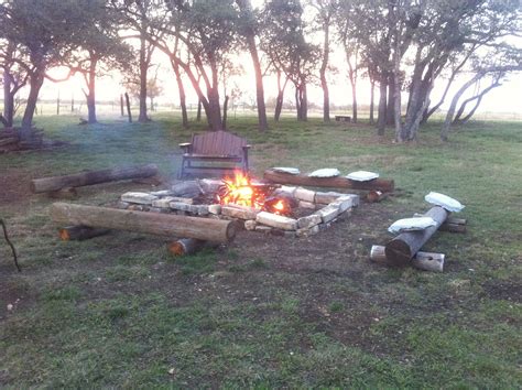 DIY fire pit. I like the log benches Outdoor Wood, Outdoor Garden, Outdoor Decor, Log Projects ...