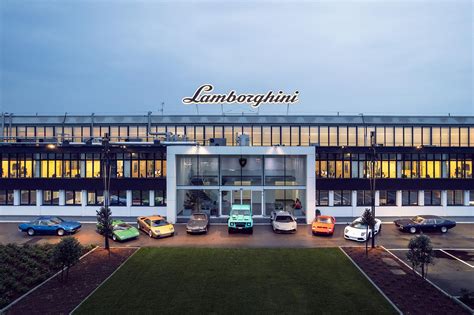 Over 60% of Lambos sold are the Lamborghini Urus - 1,599 units sold in Q1 2023 - AutoBuzz.my
