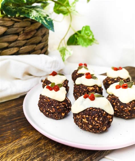 Christmas Pudding Bites – Oat So Delicious