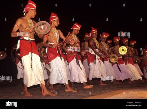 VELAKALI A TRADITIONAL DANCE FORM OF KERALA Stock Photo - Alamy