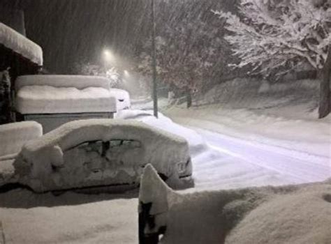 Heavy snow brings chaos to southern Germany as Munich suspends flights