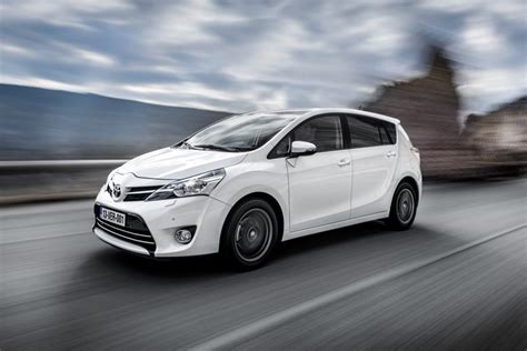 Toyota Verso Hybrid - reviews, prices, ratings with various photos