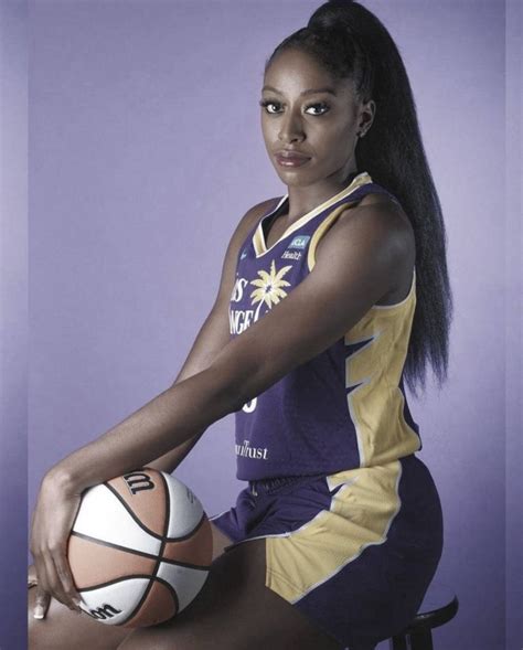 Get to Know Chiney Ogwumike: Biography, Net Worth, Family Members, and Age - The Boring Magazine