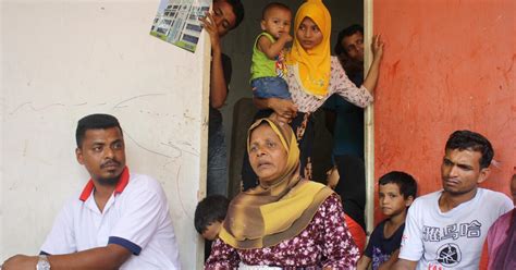 Rohingya in Malaysia open doors to newcomers | UNHCR