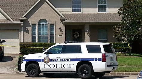 Police investigate shooting in Pearland neighborhood