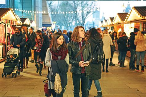 Independent travelers seek the glitter of Christmas markets - Chinadaily.com.cn