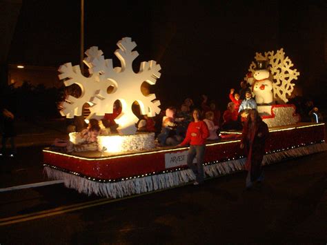 christmas parade float themes | these are cute snow flakes ...