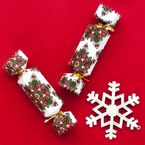 Make your own Christmas Crackers with this free printable cracker ...