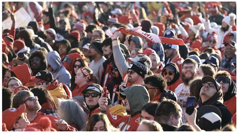 Chiefs Fans Tackle Possible Parade Shooting Suspect on Video