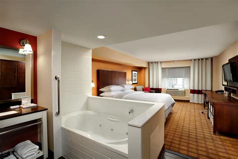 Four Points by Sheraton Niagara Falls Fallsview | Niagara Falls Hotels