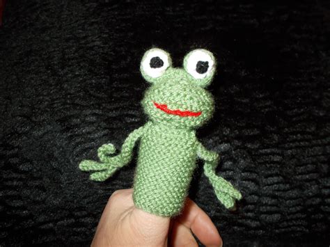 Knitted finger puppet frog | Finger puppets, Crafts, Dinosaur stuffed ...