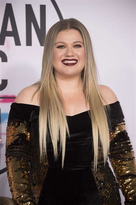 Kelly Clarkson – 2017 American Music Awards in Los Angeles – GotCeleb