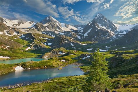 Mountain lake, Russia, Siberia, Altai mountains, Katun ridge ...