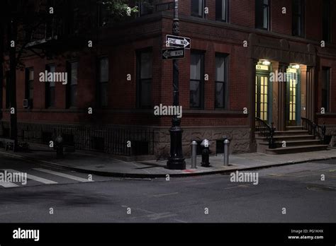 Street Corner Night Stock Photos & Street Corner Night Stock Images - Alamy