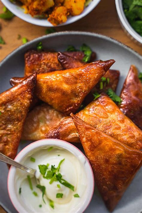 Vegan Samosas Recipe - Oh My Veggies