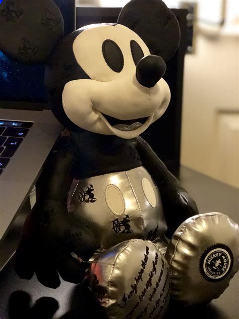 REVIEW - Monthly Mickey Mouse Limited Edition Merchandise