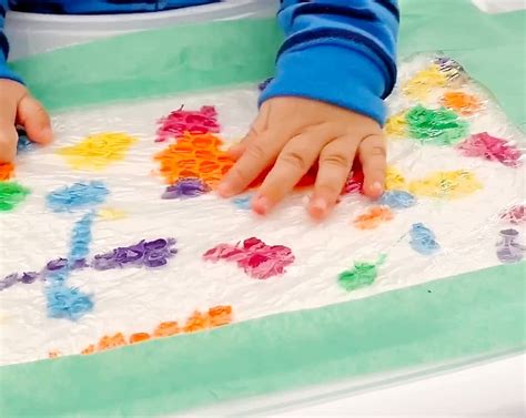 BABY MESS FREE BUBBLE WRAP PAINTING - Hello Wonderful