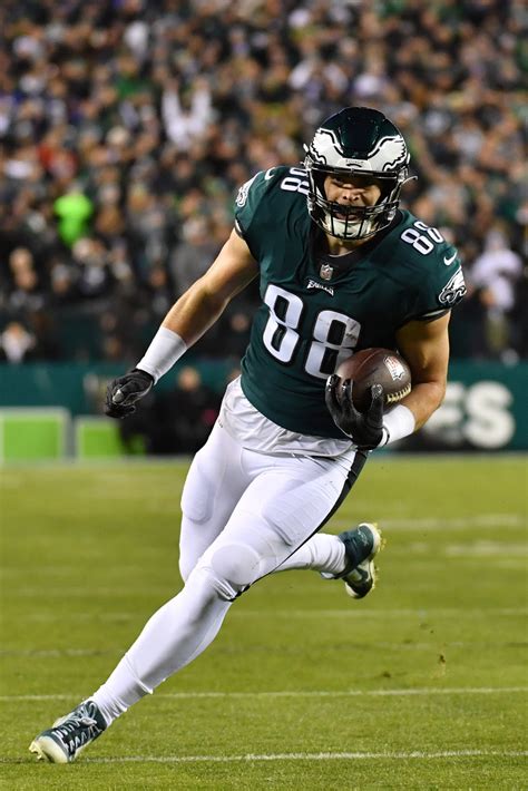 Eagles TE Dallas Goedert To Undergo Surgery