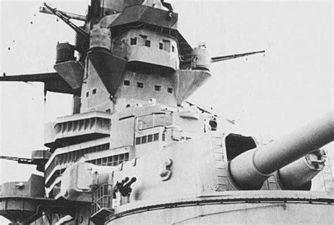 [Photo] Close-up view of turret No. 2 and bridge of Richelieu, probably ...