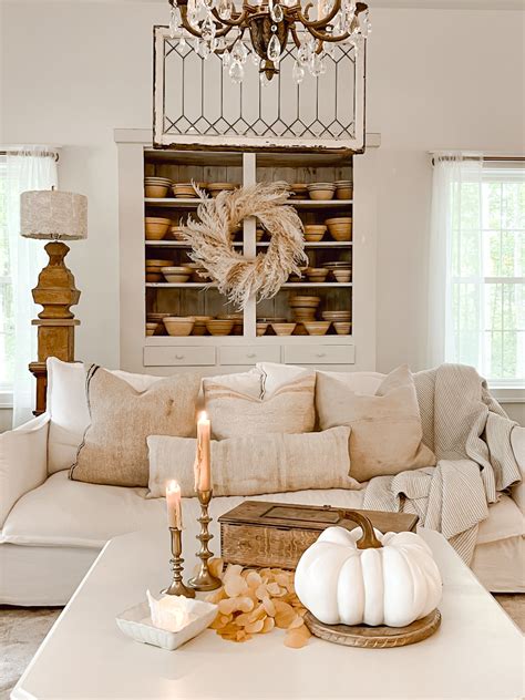 Quick Neutral Fall Coffee Table Decor - Deb and Danelle