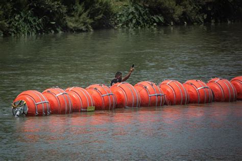 Texas' Rio Grande buoys are mostly on Mexico's side of river ...