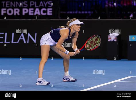 Glasgow, Scotland 8th November 2022. Elena Rybakina of Kazakhstan plays Harriet Dart of Great ...