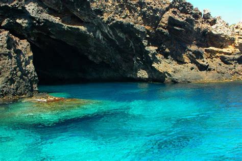 Ferry to Ustica (Cala S. Maria)