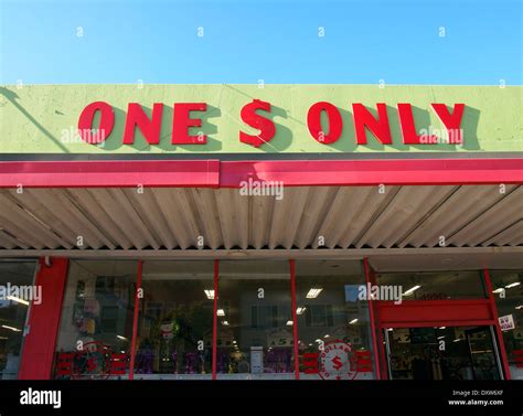 Dollar store sign hi-res stock photography and images - Alamy