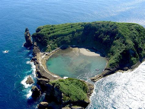 MichaelPocketList: Islet of Vila Franca do Campo, Azores, Portugal [900x675]