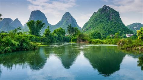 Karst mountain landscape, Yangshuo, Guilin, Guangxi, China | Windows Spotlight Images