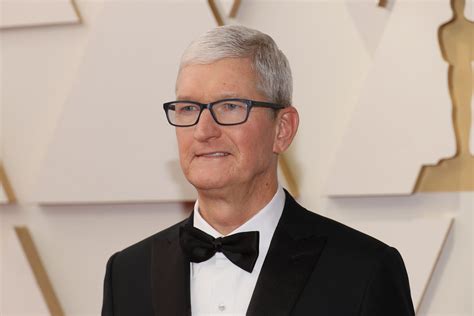 Apple CEO Tim Cook Receives a 40% Pay Cut